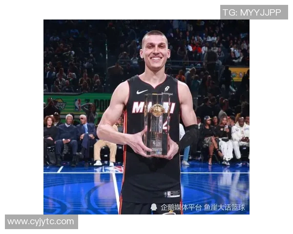 克莱三分球生涯达2800记成为历史第五位球员距离利拉德仅差五记